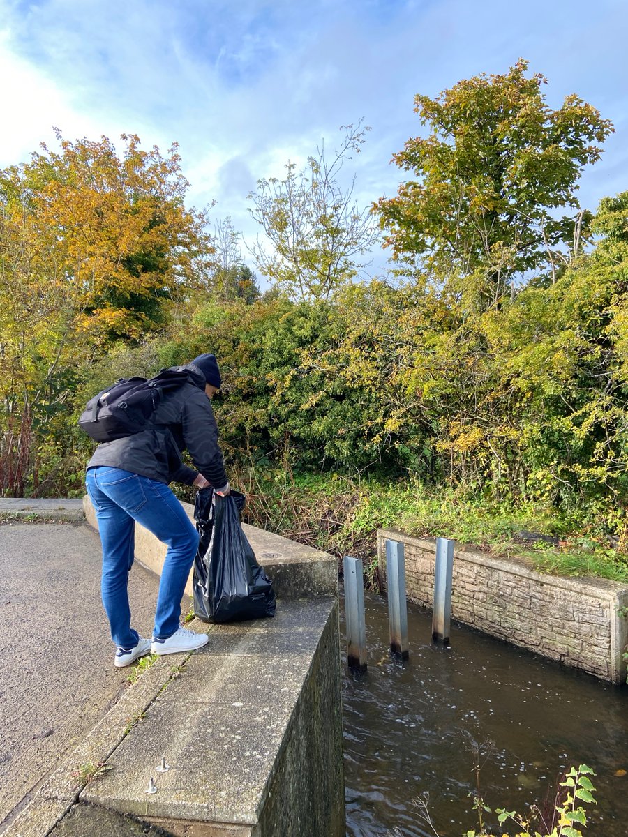 EngsoYouth's tweet photo. We had an awesome weekend in Edinburgh with @EUErasmusPlus #Move4Nature project partners;
✒️Planned the workflow;
🌄 Went for a hike;
♻️Did a trail #CleanUp.

#ENGSOyouth will lead the creation of the guidelines on how to do #sport while championing the environmental protection. https://t.co/aEwB1fDGO6