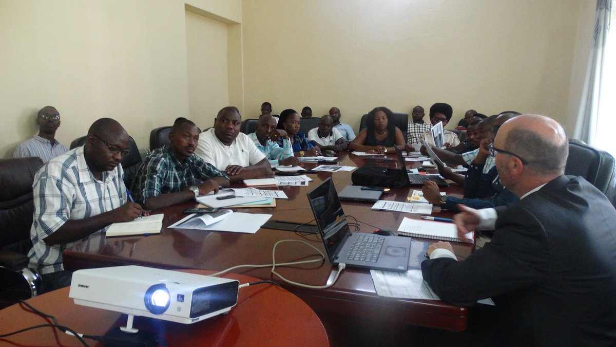 Regideso_bdi's tweet photo. Début d'un atelier de 5 jrs ce Lundi, 24/10/2022 sur la mise en place d'un plan stratégique de réforme des prestations du service de l'eau. Cet atelier a vu la participation de tous les intervenants en matière de l'eau à @Regideso_bdi sous l'appui de la @Banquemondiale.1/2 https://t.co/G2E015I139