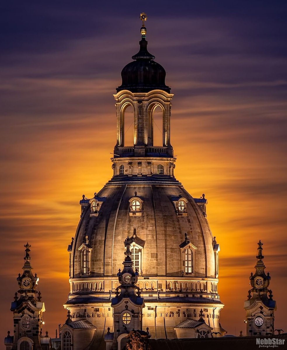 Fun fact: the stunning bell-shaped dome of #Dresden's Frauenkirche (Church of Our Lady) weighs 12,000 tons. Irrespective of that, it's just glorious to look at 🙂 And there's a great viewing platform for you to conquer! #culturalheartofgermany #visitsaxony
