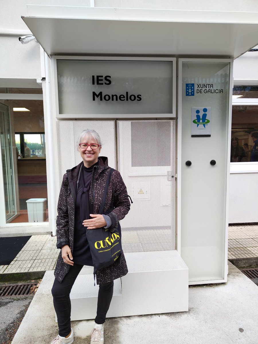 agapi_comunica's tweet photo. Grazas a @NHGazquez por acompañarnos hoxe no IES Monelos dentro do roteiro de empoderamento femino 'Elas, Produtoras Executivas'. Seguimos! @agapi_comunica @DACCultura @Monikvl @UxiaCaride https://t.co/86KwaQHo3k