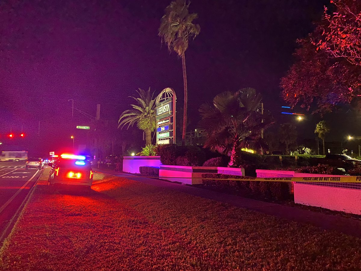 HAPPENING NOW: Orlando police are investigating a deadly shooting inside this Denny’s along SR-436, near Orlando International Airport. One person was killed and another was hurt, but is expected to survive. Police say the suspect is in custody. Motive is unclear. <a href="/WFTV/">WFTV Channel 9</a>