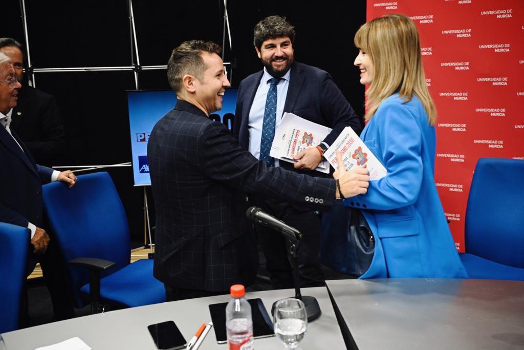 Agradezco a <a href="/periodismo2030/">Periodismo2030</a> <a href="/sergiomartin/">Sergio Martín</a> <a href="/FjaureguiC/">Fernando Jáuregui</a> <a href="/FundacionAXA/">Fundación AXA</a> la organización de la jornada ‘Periodismo 2030: el periodismo que viene’ en la #RegióndeMurcia <a href="/UMU/">Universidad Murcia</a>. 

Necesaria reflexión sobre los desafíos de un sector fundamental en nuestra democracia.