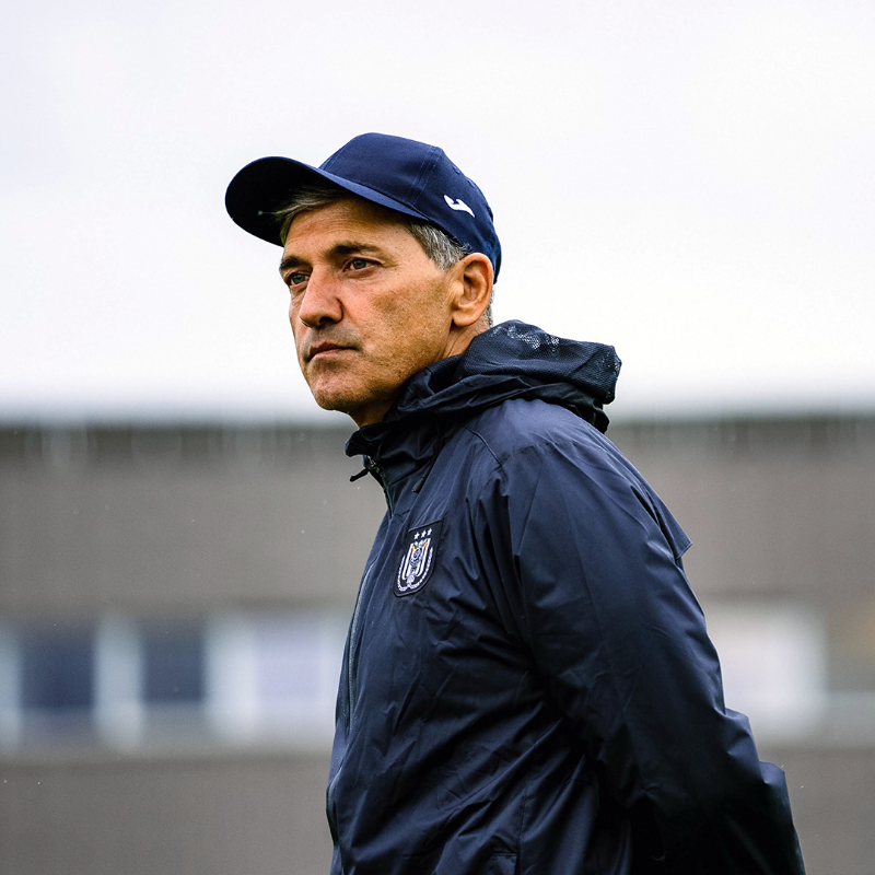 rscanderlecht's tweet photo. RSC Anderlecht beëindigt de samenwerking met Felice Mazzù. Robin Veldman prend temporairement en charge l’équipe première en attendant un nouvel entraîneur.