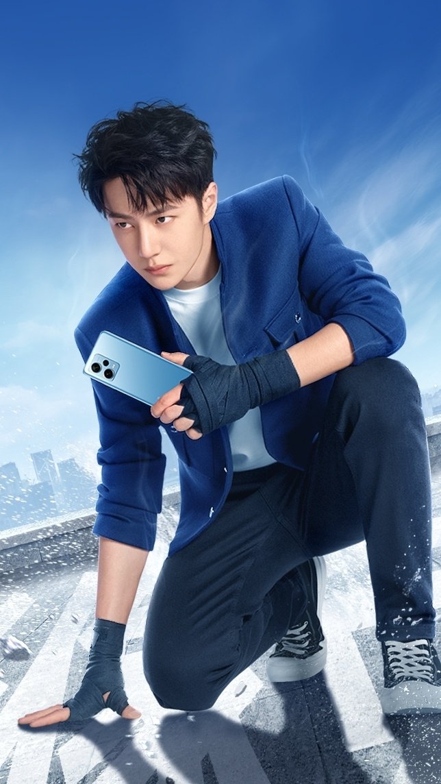 miupdateph's tweet photo. First poster is up for the Redmi Note 12 Series!! 🔥🔥🔥

#WangYibo is so handsome, and also the phone though. 🤭💚 https://t.co/R7tl4DP5JC