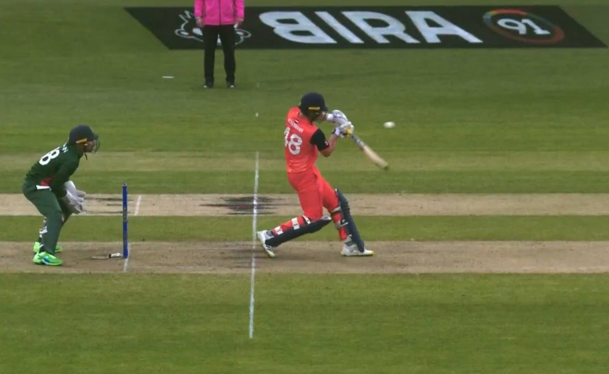 _FaridKhan's tweet photo. No ball or not? Was this given in today's match? I missed it. #T20WorldCup https://t.co/v8xC7gnHGb