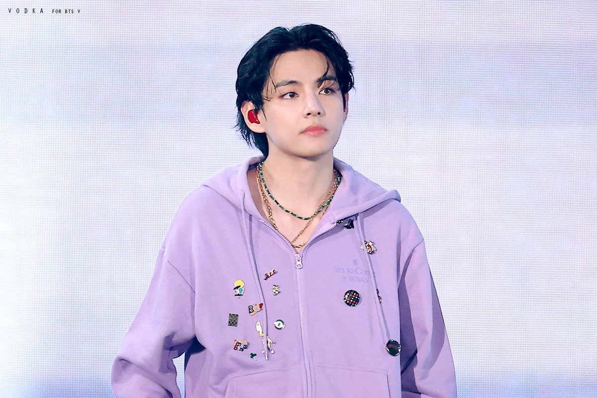 Vodka_1230's tweet photo. 221015 YTC 부산콘💜
@BTS_twt

#뷔 #태형 #방탄소년단뷔 #Taehyung #BTSV
#방탄소년단 #BTS #YetToComeinBUSAN https://t.co/XEqHS7WDeU