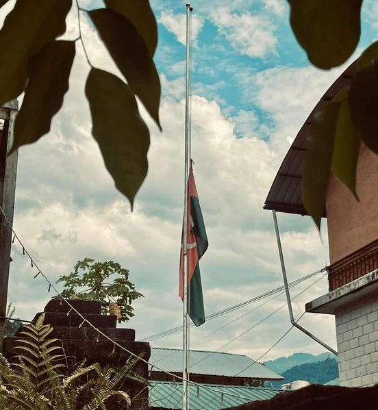 KIA/KIO ရုံးများတွင် ကျဆုံးသူများအတွက် ဝမ်းနည်းခြင်းအဖြစ် ကချင်အမျိုးသားအလံ တစ်ဝက် စိုက်ထူ
=============

facebook.com/MizzimaDaily/p…

#စစ်ကောင်စီတပ်
#KIA
#KIO
#ဗုံးကြဲ