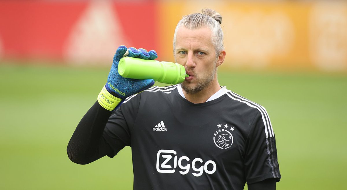 kept us in the game with amazing saves.  ❌️❌️❌️
Not mentioned enough how important he was.
Appreciation tweet is needed! 🔥👏

#Ajax #rkcaja #pasveer
