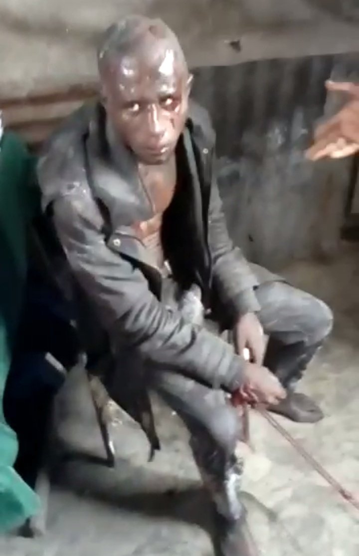 MaishaRdc's tweet photo. #KINSHASA_RDC:Un jeune civil a été pris et tabassé copieusement en raison de son faciès "#TUTSI. La chasse aux hommes au faciès #Tutsi continue dans plusieurs régions alimentée par les discours de haine tenus par certains acteurs politiques et de la société civile.(24/10/022) https://t.co/2nOkcvtFSQ