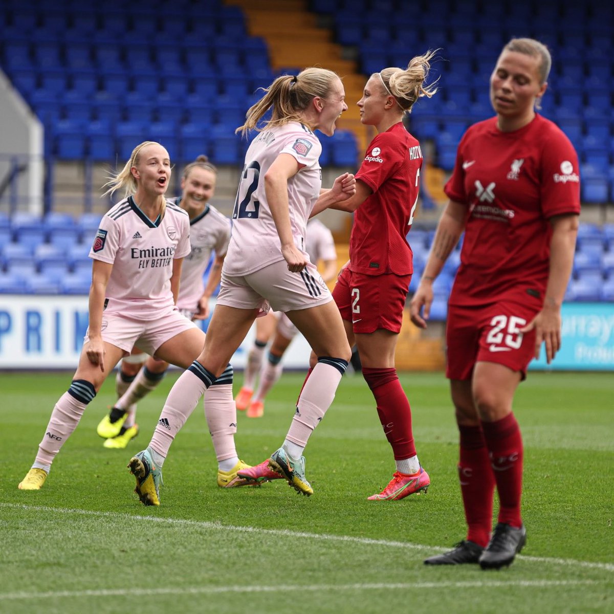 NEP_Connect's tweet photo. Two big games in the WSL this weekend, brought to you by NEP Connect providing connectivity.

@SpursWomen faced @ManCityWomen, and @LiverpoolFCW faced @ArsenalWFC. Arsenals win leaves them top of the league.

#DeliverTheWow #Anylive #WSL

[photos by @ManCityWomen and @ArsenalWFC] https://t.co/RjkYda2bkD