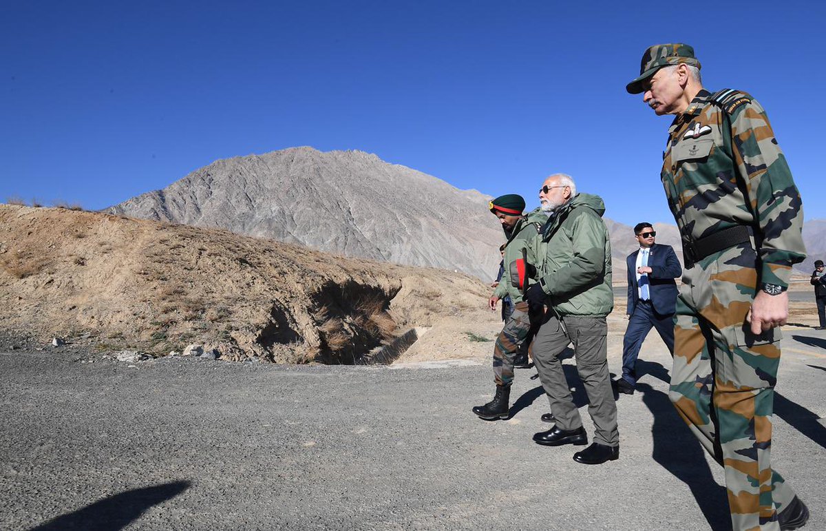 Sivaprasath_SS's tweet photo. True inspiration to all the #worldleaders we are delighted and blessed to get Shri @narendramodi ji as our @PMOIndia who always thinks about the development of the nation and respects people who are working for the nation 🇮🇳 #modiinkargil #believeinmodi @BJP4India 🪷🪷 https://t.co/aOZme2eLN7
