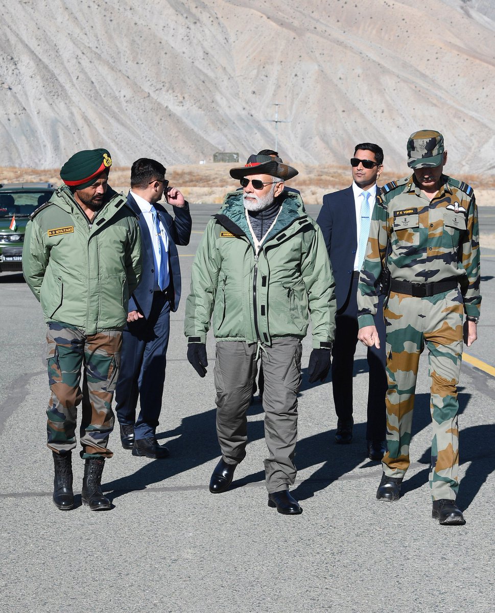 Sivaprasath_SS's tweet photo. True inspiration to all the #worldleaders we are delighted and blessed to get Shri @narendramodi ji as our @PMOIndia who always thinks about the development of the nation and respects people who are working for the nation 🇮🇳 #modiinkargil #believeinmodi @BJP4India 🪷🪷 https://t.co/aOZme2eLN7