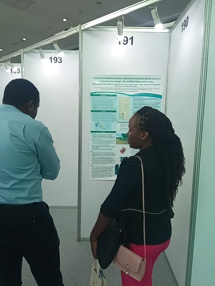 Well done 👏 <a href="/KayangeJanine/">JanineKay</a> for the great presentation on <a href="/MalawiStudy/">Sunrise Malawi Study</a>.

<a href="/UNIMA_CSR/">Centre for Social Research (CSR), UNIMA</a> <a href="/StudySunrise/">SUNRISE Study</a> #ISPAH2022