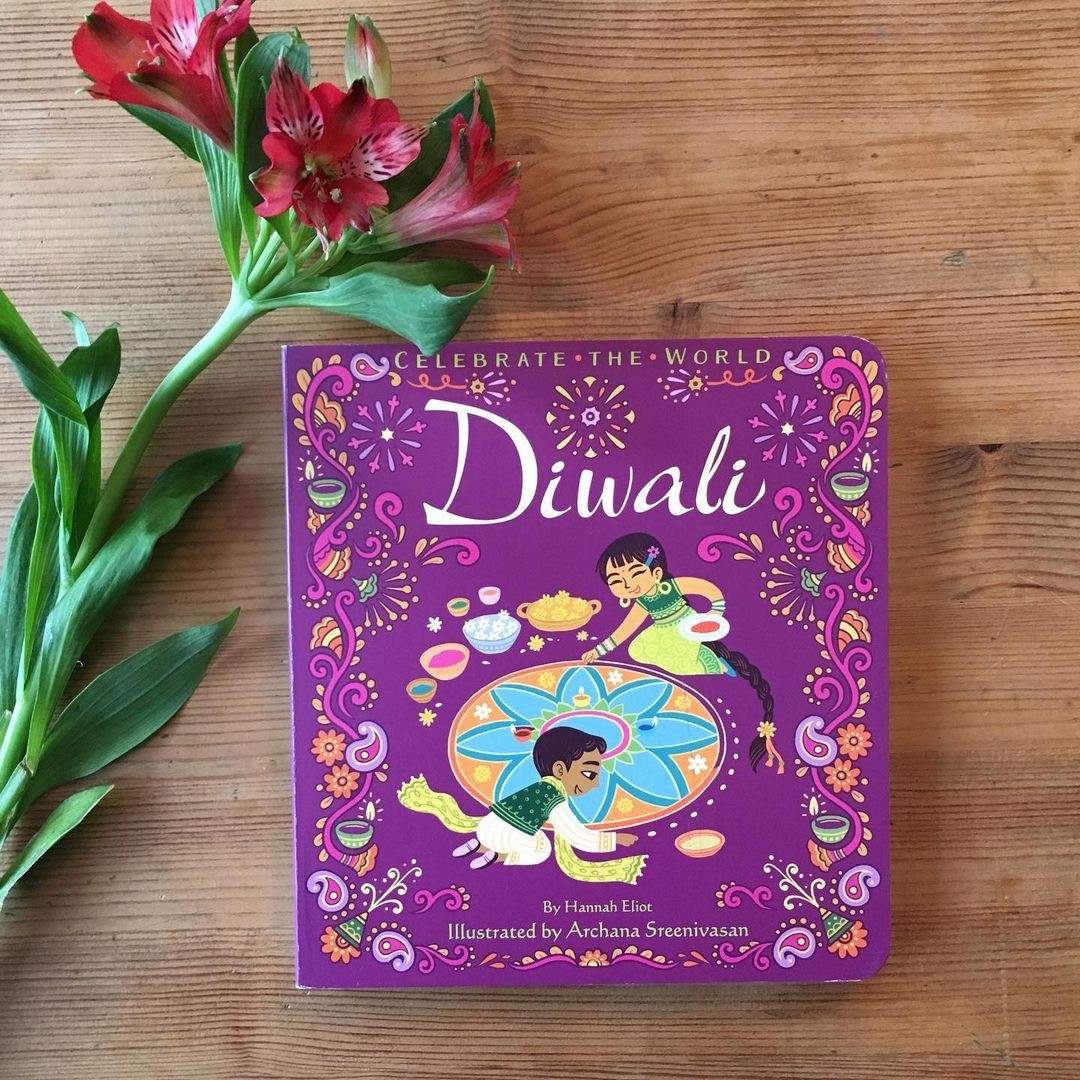 🕯️🕯️Happy Diwali to everyone celebrating!🕯️🕯️ 📷Lovely picture from @picturebookbox Diwali by Hannah Elliot and Archana Sreenivasan, part of the Celebrate the World series by @SimonKIDS