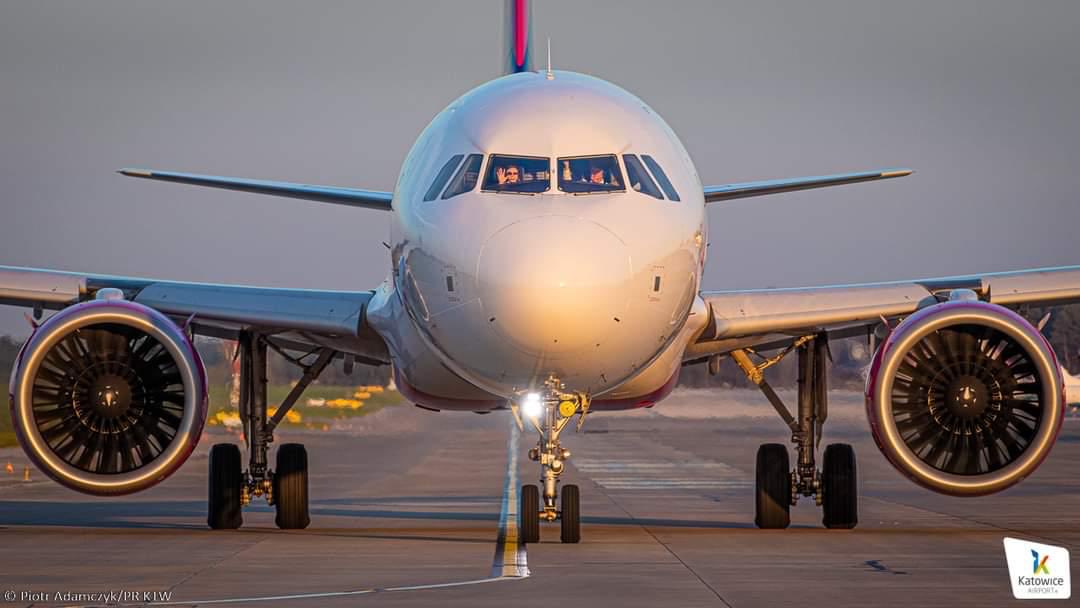 JakubChe's tweet photo. Z mojej inicjatywy #SejmikŚląskie przyjął apel do rządu RP w sprawie przekazania lub kupna dla #Śląskie akcji #GTLSA @KatowiceAirport to lotnisko, które dynamicznie i bardzo dobrze się rozwija.Z @KrupaMarcinpl złożyliśmy Węglokoksowi ofertę podjęcia rozmów nt. przejęcia udziałów. https://t.co/yKZ66AxjGH