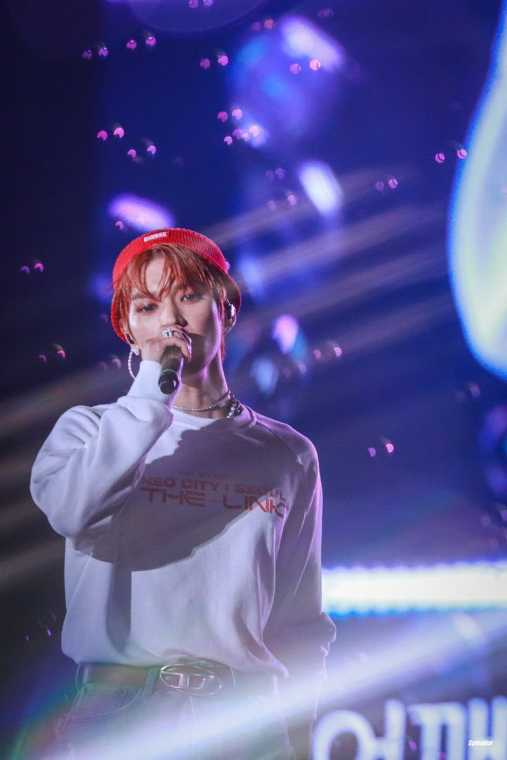 longfIightyong's tweet photo. this is such a pretty shot of taeyong 💗 https://t.co/kFNdaFGPFS