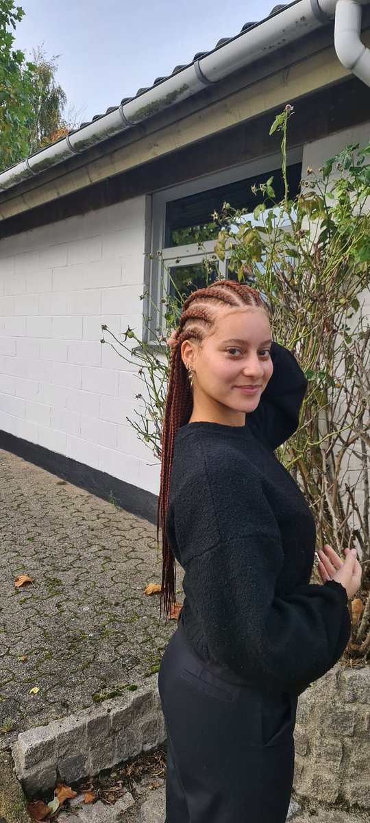 Nicaiseext's tweet photo. Feed in layer braids by https://t.co/wgxMHev0Dr 

#curlypearls #naturalhair #hairstyling #type4hair #protectivestyle #naturlhairstyles #curlyhair #healthyhair #braids #locs #boxbraids #haircare #hairstyle #curls #hairgoals #teamnatural #melanin #hairstylist https://t.co/PsyUqq37t8