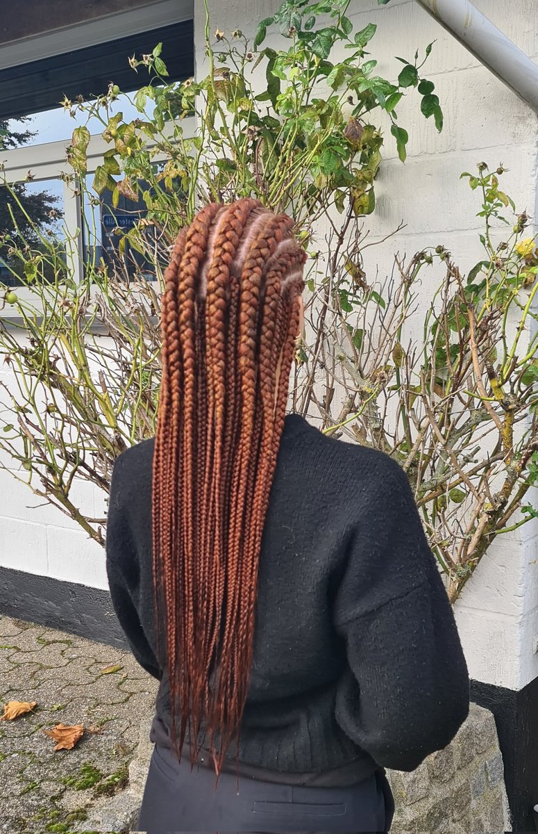 Nicaiseext's tweet photo. Feed in layer braids by https://t.co/wgxMHev0Dr 

#curlypearls #naturalhair #hairstyling #type4hair #protectivestyle #naturlhairstyles #curlyhair #healthyhair #braids #locs #boxbraids #haircare #hairstyle #curls #hairgoals #teamnatural #melanin #hairstylist https://t.co/PsyUqq37t8