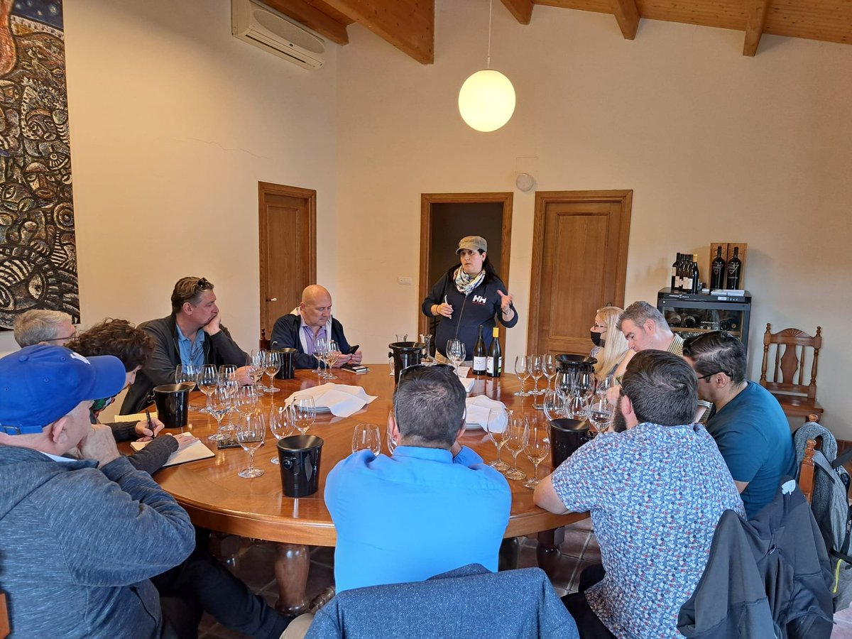 Inma de <a href="/Cotodegomariz/">Coto de Gomariz</a>, recibe a los importadores y distribuidores de EE.UU. Coto de Gomariz distingue los vinos por la calidad y los suelos aplicando siempre el concepto Terroir como base de trabajo. Continuamos la ruta de bodegas del #Ribeiro