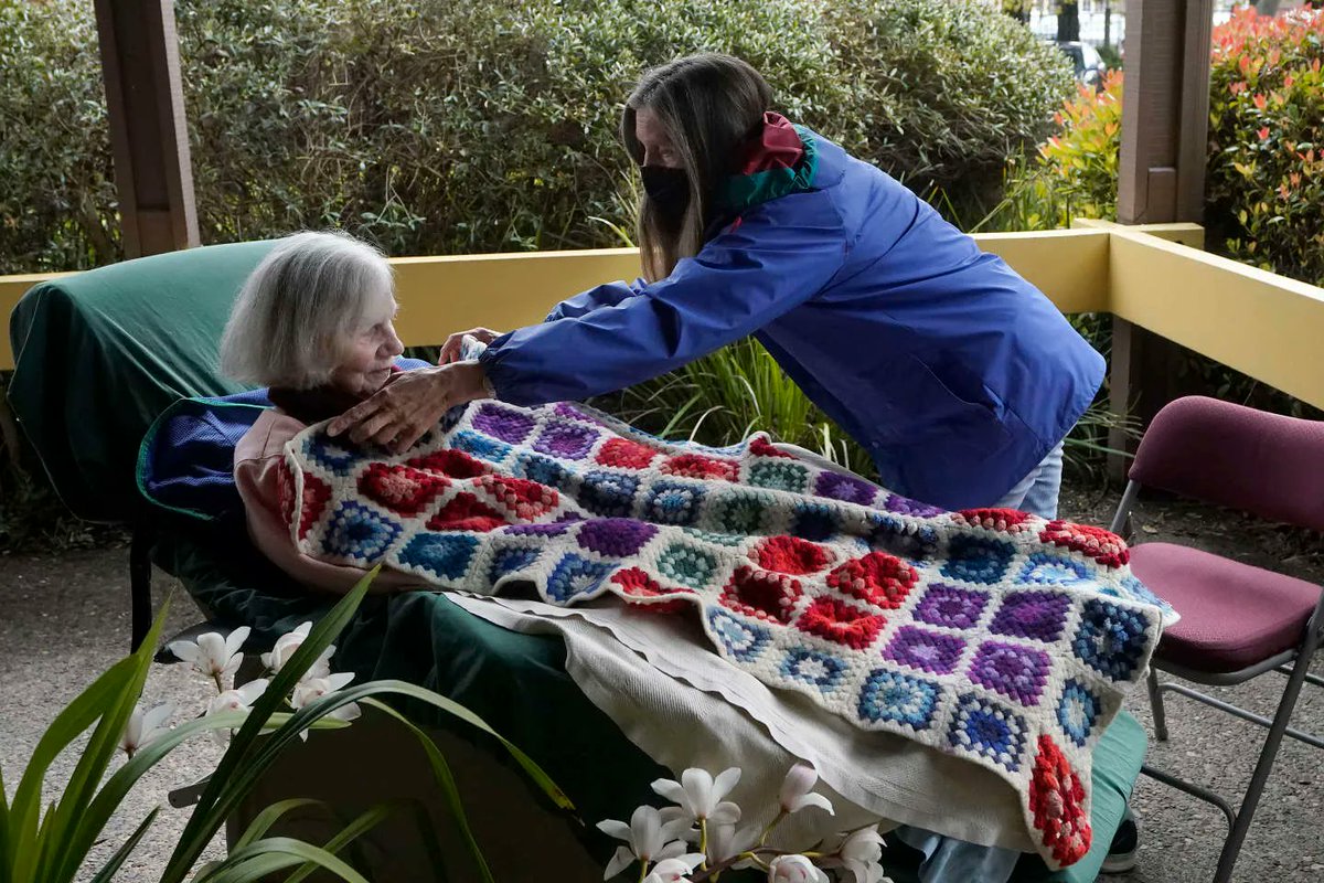 « Mourir du Covid-19, en somme, c’est mourir d’un virus autant que d’un monde abîmé » — lemonde.fr/idees/article/…