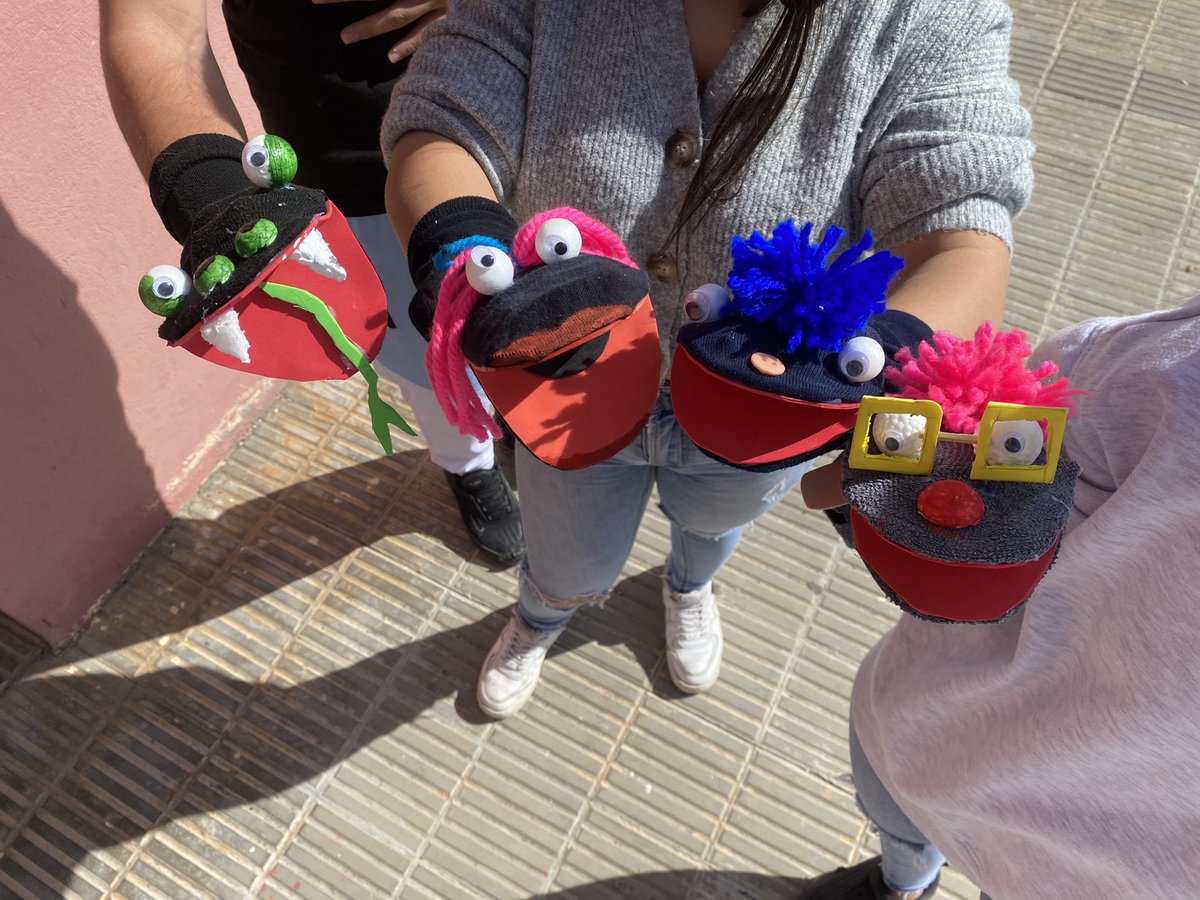 Primer gran projecte del taller Artístic. Hem titelles amb mitjons. Les podríem utilitzar per a fer un #APS a la Llar d'infants del poble oi? Seguirem informant.... #alauecfemcoses #titelles #creativitat #planificacióvsimprovització