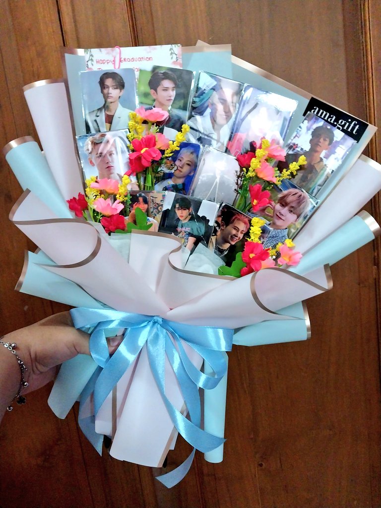 Buket photocard svt
Bisa custom foto dan pilih warna

Order bisa shopee
shopee.co.id/product/535460…

#SEVENTEEN #SEVENTEEN_WORLDTOUR_BETHESUN