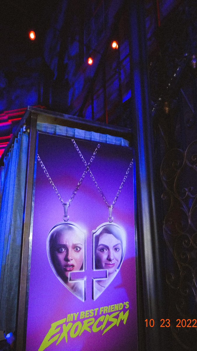monicamamudo's tweet photo. 80s good old time with @PrimeVideo watching #MyBestFriendsExorcism @ the iconic Hollywood Forever Cemetery 🪦🎧🪩🛼💫✨ #PrimeVideoCreator #NowScreamingPV @nowscreamingpv https://t.co/DSKcZiOgfF
