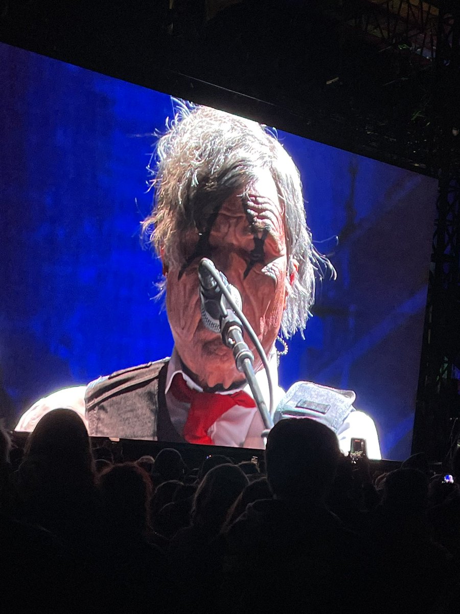 emonitela's tweet photo. MY CHEMICAL OLD MANS https://t.co/5iNhtlV7b6