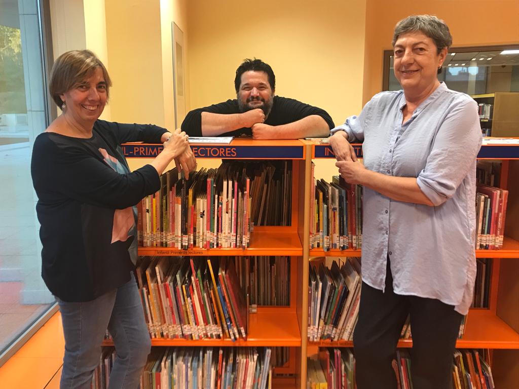 NoemiMtnezTevar's tweet photo. 📚¡Feliz día, #bibliotecas del mundo!
En #LEAN lo hemos celebrado con 'Borrón y cuento nuevo' en @bibliotecarozas, visitando impresionantes bibliotecas y aprendiendo con 'El gran libro del agua' (SM).
¿Aún no lo has escuchado?
¡Aquí el podcast, pasajer@!
🎧https://t.co/IADATv9Chb https://t.co/NHHQfGSB0f