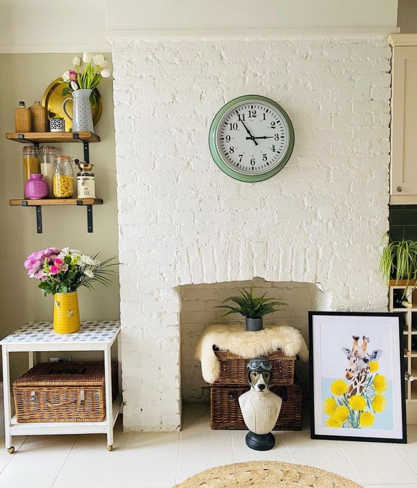 Beautiful pops of yellow in @lovescakeygoodness' home, including our giraffe art print 🦒💛

We love seeing how you style your Lola's, make sure to tag us!