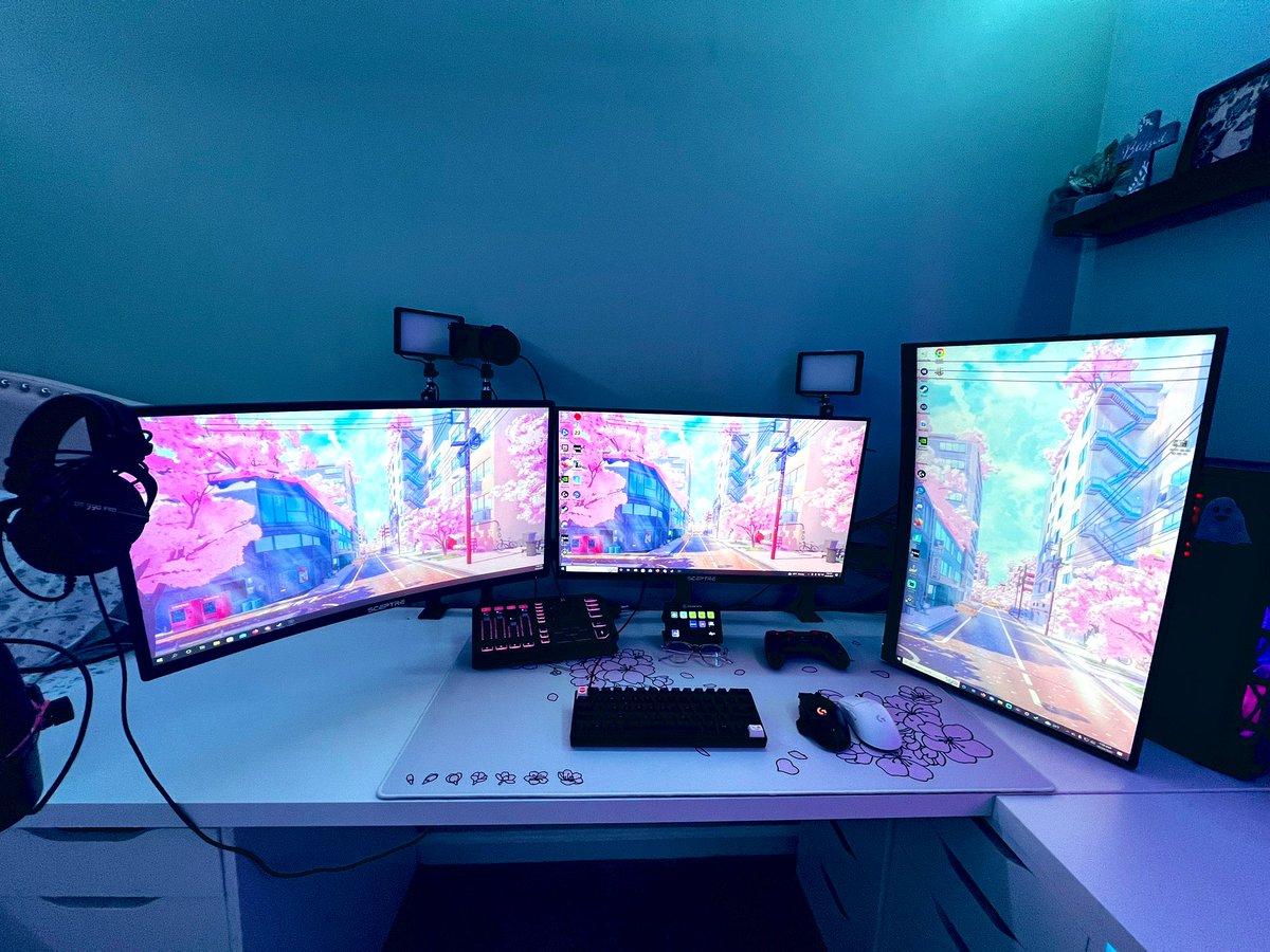 wh1tsy's tweet photo. MY SETUP IS COMPLETE after months!Now I just need a gaming chair 🥲 

Major shoutout to @antfalco_ for all your help in making this happen 💕 https://t.co/TH2CII7Ijf