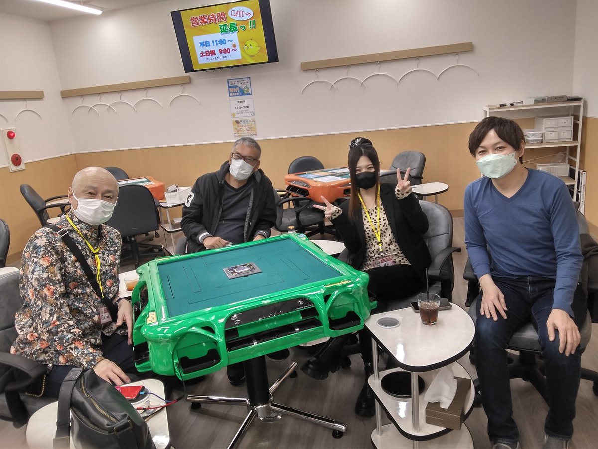 marchaoomega's tweet photo. 本日は片山まさゆき先生と高島芽衣Pのダブルゲスト！！
と思いきや急遽サプライズで福本伸行先生と吉田光太Pも緊急ゲスト参戦！！！
超豪華な面子となっておりますので皆さんご来店お待ちしております！！！ https://t.co/vLU5pM9r0j