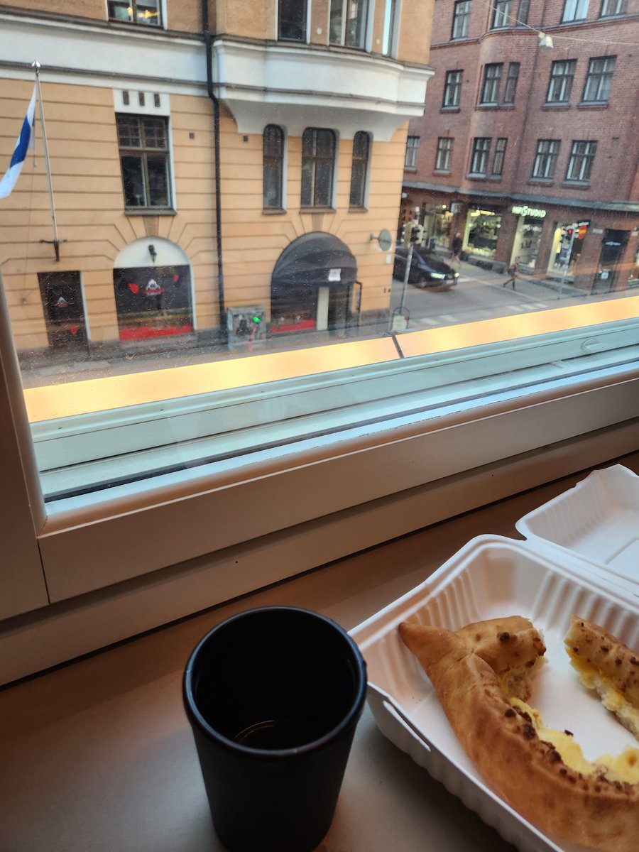 Watching Helsinki wake up, with cold leftovers of  Adjaruli Khachapuri and an Earl Grey tea with honey. The city barely stirs before 10am. https://t.co/4y1YohpK1l