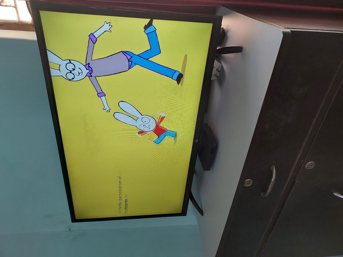 ashishnayakone's tweet photo. @I_am_myself_7 @hasanyahya04 @galaxyshouvik @thegadgetshub @encoword @Kushal_roy69 @cosmologist123 @VedVery5 @leander10738162 Mi TV 4A 32" 
Still running last 15 aug 2018
#Mitv4a https://t.co/QFAOrVYRSp