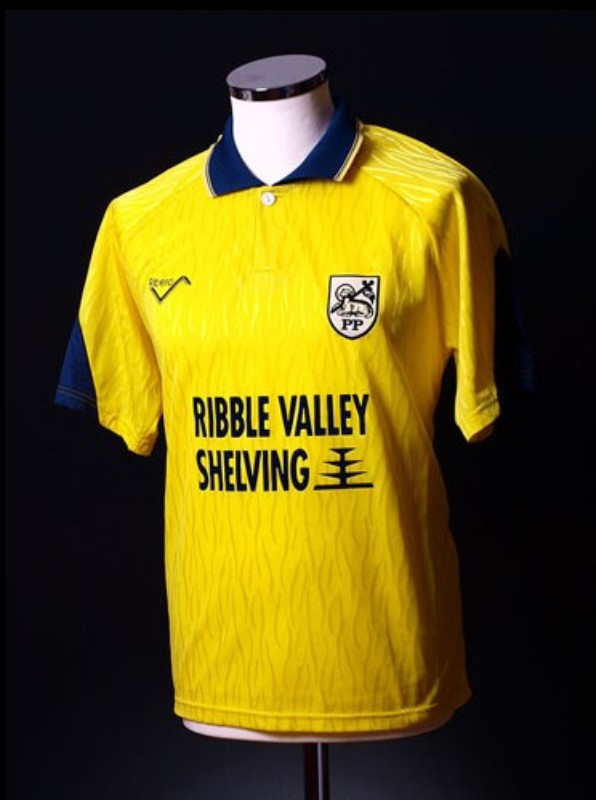 ribblefm's tweet photo. Morning from @markblackman here from 7-10 each weekday for the #RibbleValley #BreakfastShow! Great music and local news - plus after 8 the #3fromWhen - the year BSkyB was introduced thanks to a merger with Sky and BSB plus Ribble Valley Shelving sponsored Preston North End too! x https://t.co/D9TKcozTt8