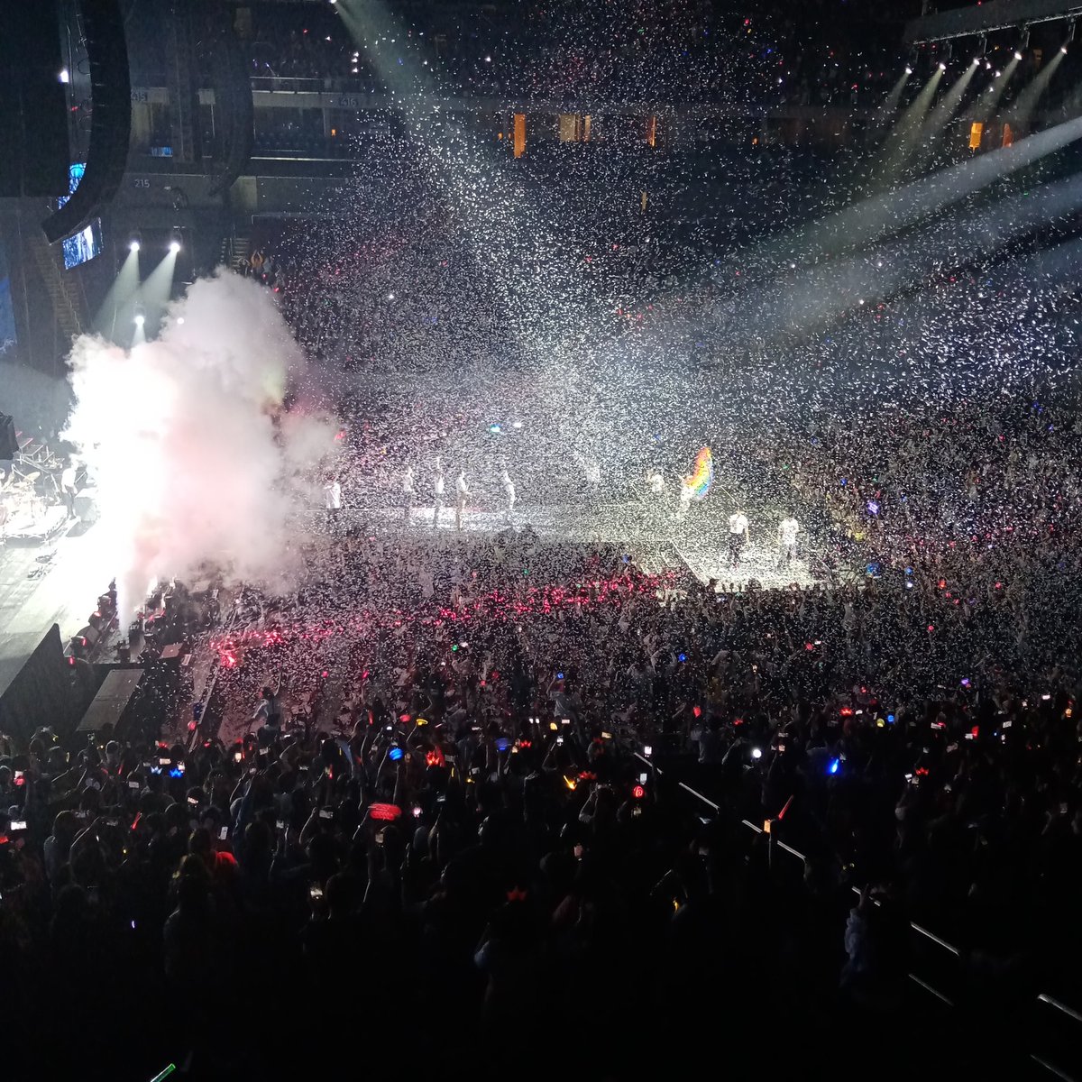 kookieninz_'s tweet photo. My heartü is sooo happy to be part of this ocean! Kudos to kinnporsche casts for this awesome concert last Saturday. KALDAGAAAN is reaaaaL! 🧡🥰 @livenationph @beoncloud_th

#KinnPorscheWorldTourManila
#KinnPorscheWorldTourinManila
#KinnPorscheWorldTourMNL https://t.co/so6Ti0PXgH