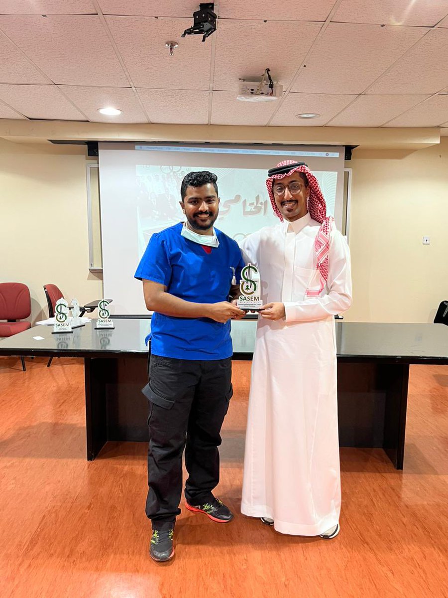 s7sawe1's tweet image. تجربتي الثانية في نادي مكة لطب الطوارئ كنت فيها نائب اللجنة التطوعية اتعلمت فيها الكثير ، شكرًا على الجهود المبذولة لهذا النادي العظيم ، وحاب اشكر الليدرز .😍💙🚑 @AhmadBinjabiz @fahad_sami_ @Abdu_alsayed1 #SASEM_SC_MAKKAH