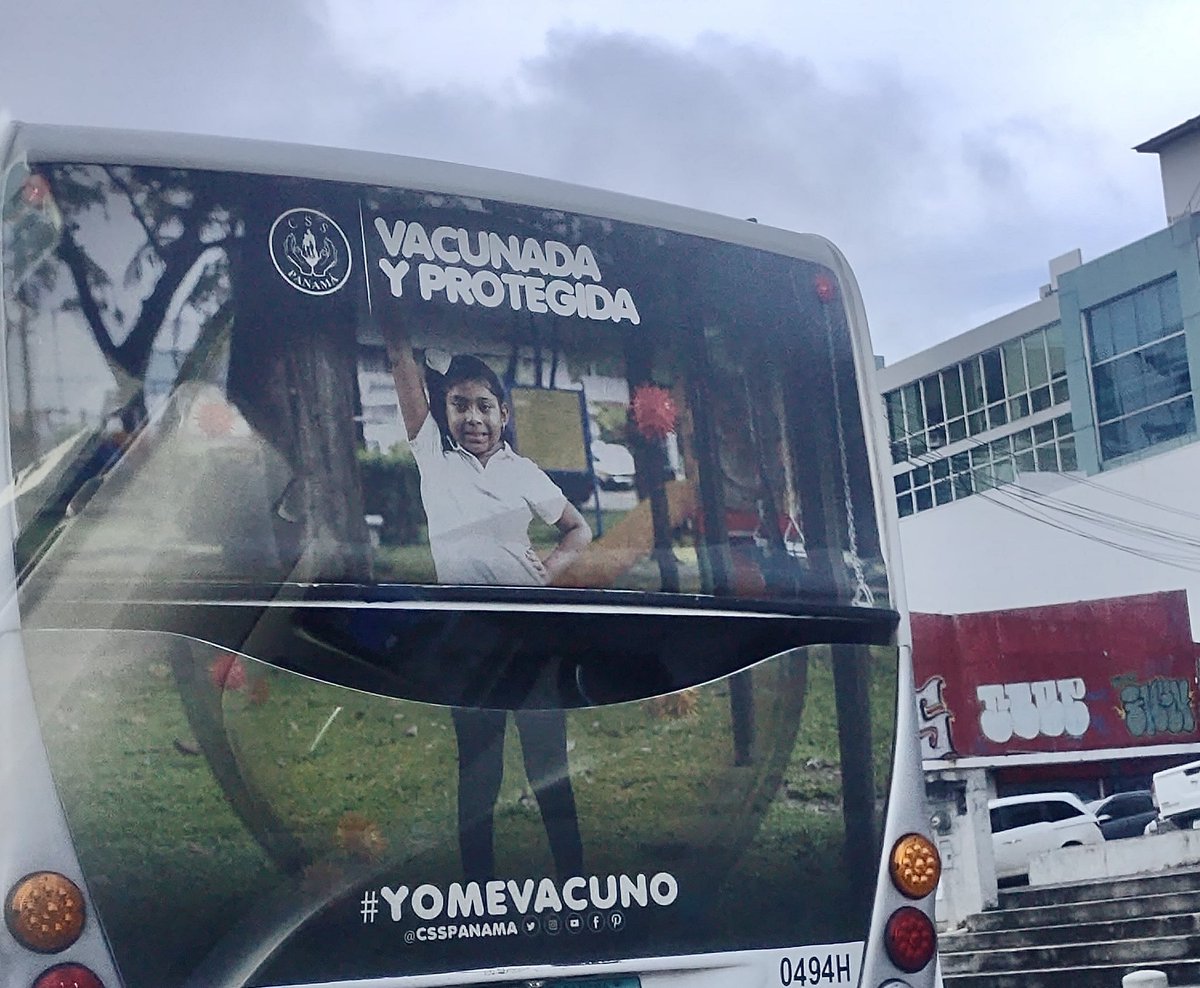 LuzBelindaLB's tweet photo. En #Panamá los autobuses inundados con propaganda de inoculación infantil. https://t.co/8EPw5Yg1PZ