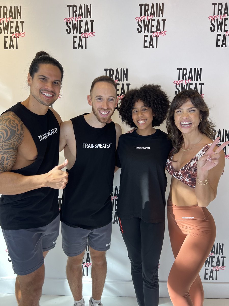 Tlodiie's tweet photo. Merci @SissyMUA 🤩 Le pop up TSE était génial! J’ai eu la chance d’y aller les 2 jours et c’était dingue. 🔥 L’ambiance au top, la nouvelle collection magnifique, la team adorable: je suis reboosté au maaaax. ✨ #TSE #teamTSE https://t.co/q99qQjkS72