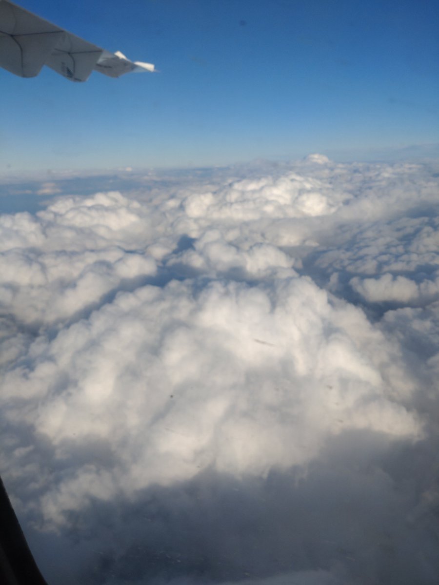 Ronpha88's tweet photo. Into the clouds. https://t.co/cr8JNg8lQU