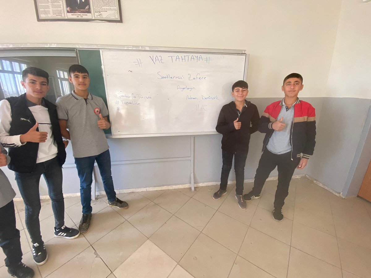 TugvaSanliurfa's tweet photo. Saatlerini kardan aydınlık sabaha ayarlayıp, o kutlu gün için mücadele edenlere selam olsun!🖐

Saatleriniz hazırsa, yazılmadık tahta bırakmıyoruz.✍️

#YazTahtaya https://t.co/Fj1Fa68lr1