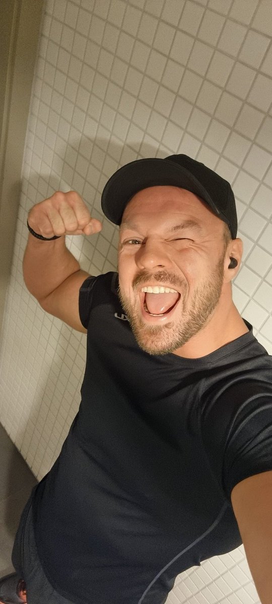 PerAndreAChris2's tweet photo. Finally, the gym feels good again 💪✨🤩 #gym https://t.co/QoyLaRNxKZ
