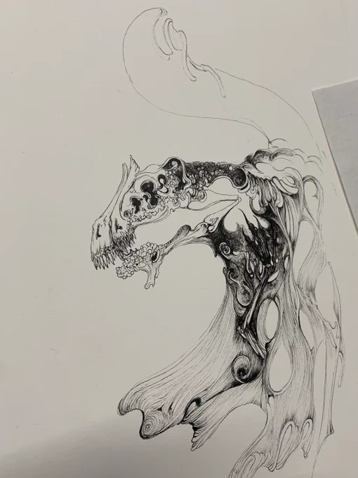 在廊中に描いてるドローイング、割と気になってるお客さんが多くて嬉しいです。これはghost dinoっていうシリーズがコンセプトなんですが、幽霊と恐竜の朧げな感じとかを彫刻やらで表現、制作していくためのエスキース的なものでもあります。 