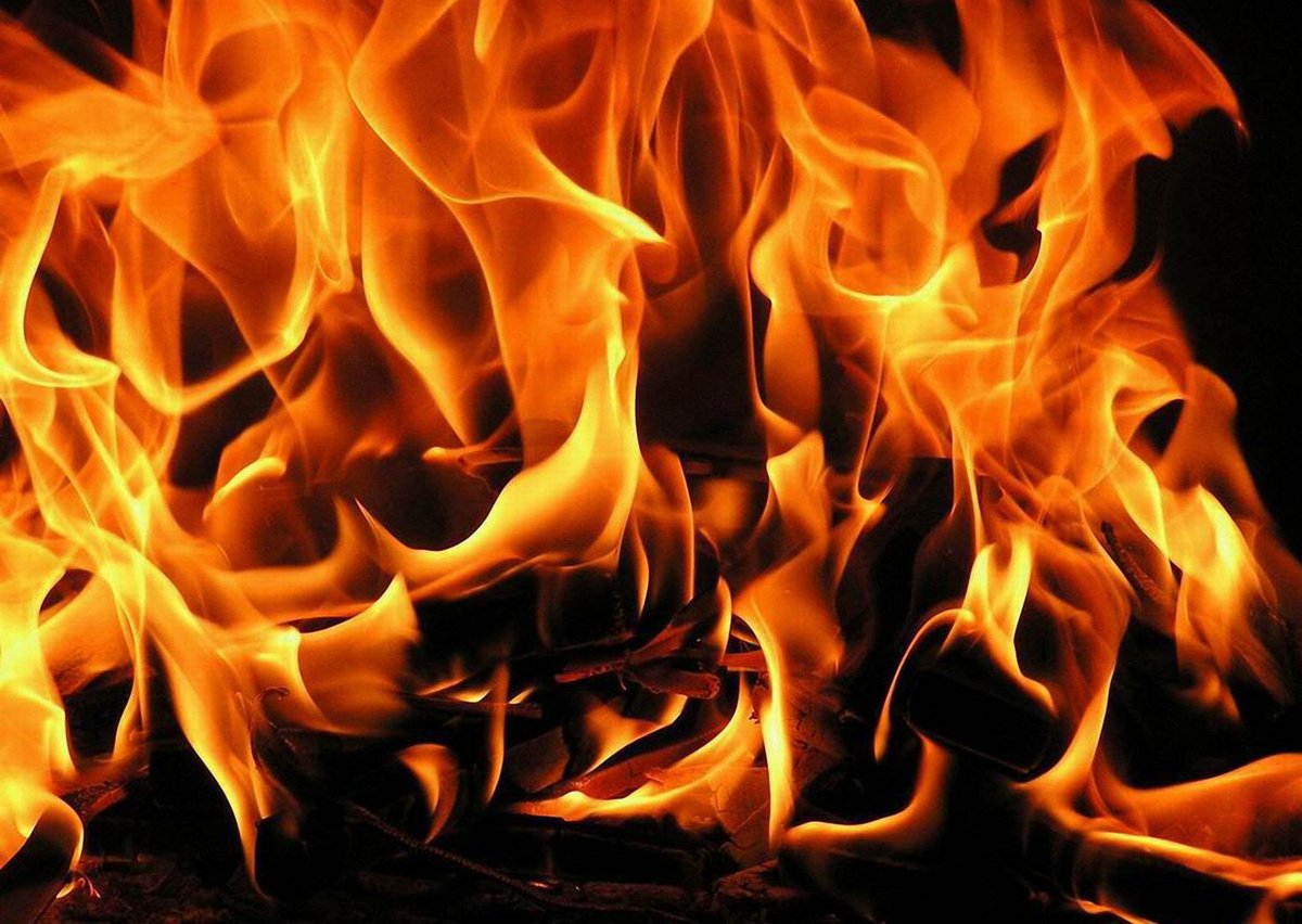 Fire broke at Kiamai village in Mutira, Kirinyaga County claiming the life of two children aged 3 & 5 who burned beyond recognition. https://t.co/yLZ2j0yi6N