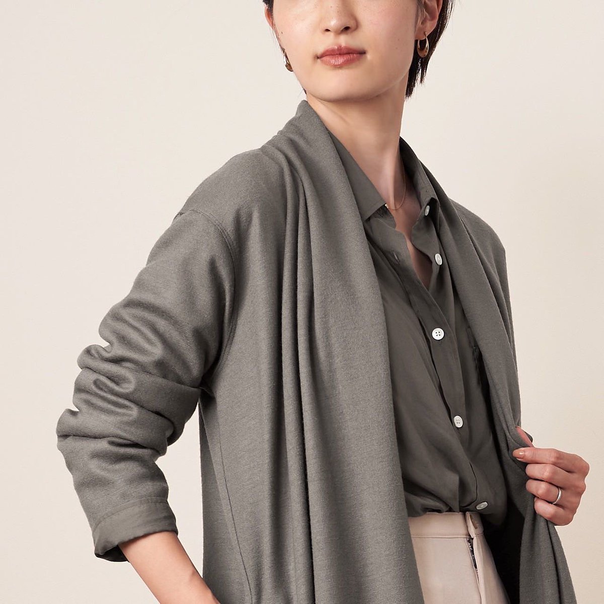 With its high quality material and ease of wear, our women`s long cardigan has been well-received item every year. With its simple design, this cardigan can be easily worn over a shirt or knit wear for a gorgeous look.