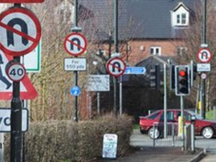 sorethumbmike's tweet photo. Just spotted the run to #downingstreet has been kitted out with new street signs preempting the arrival of the new @Conservatives #PrimeMinister https://t.co/5k6OSkteJE