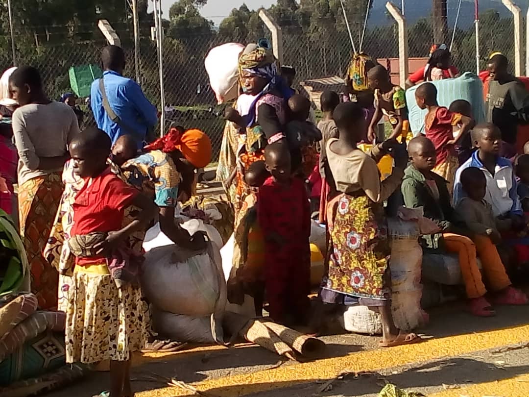 UNHCRuganda's tweet photo. Following a spontaneous influx from the DRC over the weekend @UNHCRuganda received over 3,000 asylum seekers at the Nyakabande Transit Center.  A total of 5,451 people are temporarily occupying Bunagana Primary School from where they will be transferred to the Transit Center. https://t.co/tqdAaZXjZa