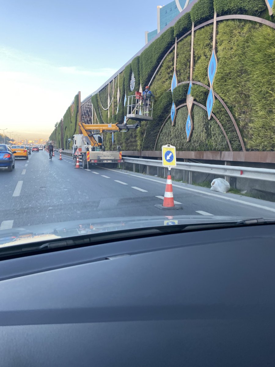 Okullar açıldığından beri bu kaçıncı acaba?Haftanın başında ve trafiğin en yoğun olduğu saatlerde lütfen yapmayn!
Yanyolu kilitlemeye,akmayan istanbul trafiğini daha da perişan hale getirmeye hakkınız yok. 
<a href="/ibbhabercomtr/">İBB Haber</a> 
<a href="/ozibbbeyazmasa/">İBB Beyazmasa</a>
<a href="/ekrem_imamoglu/">Ekrem İmamoğlu</a> 
@Mrt_Ongun <a href="/MaltepeBelTr/">Maltepe Belediyesi</a>