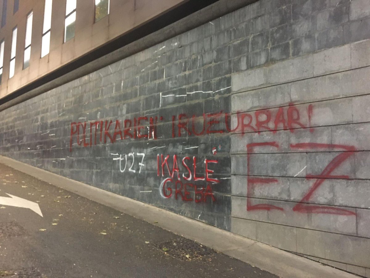 ❌️ Condenamos los ataques contra la sede del departamento de Educación del @gob_na ❌️ Es intolerable cualquier acto que quebrante la convivencia y el respeto 👉🏼 Nuestro apoyo al trabajo de todas las y los profesionales @educacion_na