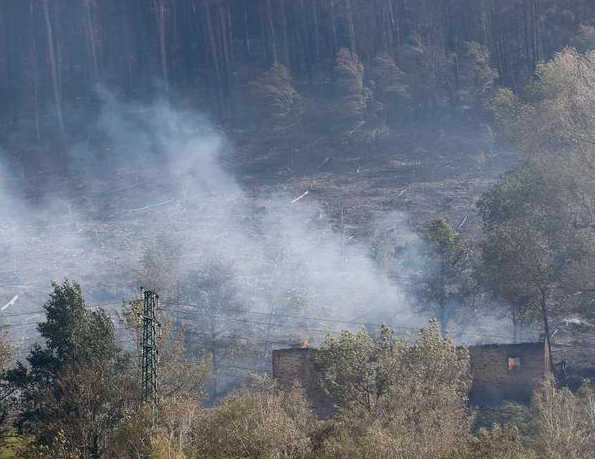 🔴 Evacuado un centenar de habitantes en la localidad burgalesa de Bortedo por el incendio de Balmaseda cadenaser.com/nacional/2022/…